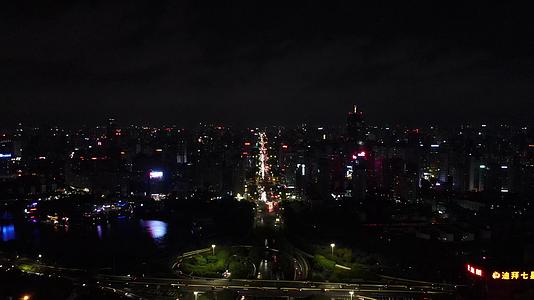 航拍广西南宁城市夜景视频的预览图