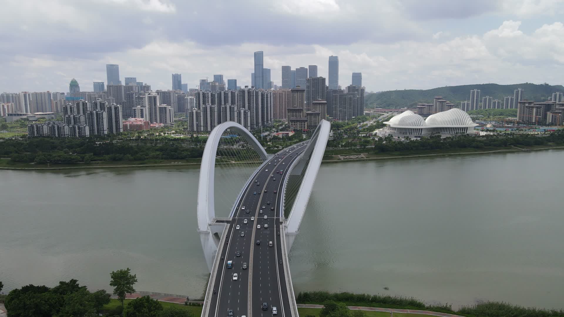 航拍广西南宁大桥视频的预览图