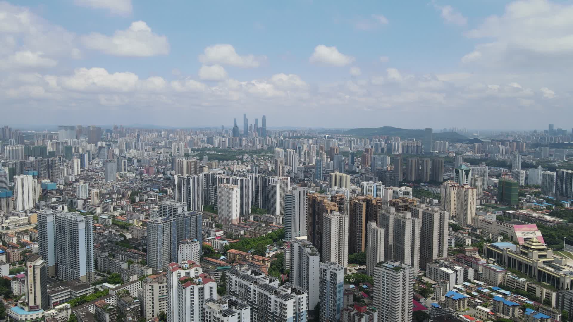 航拍广西南宁城市全景视频的预览图