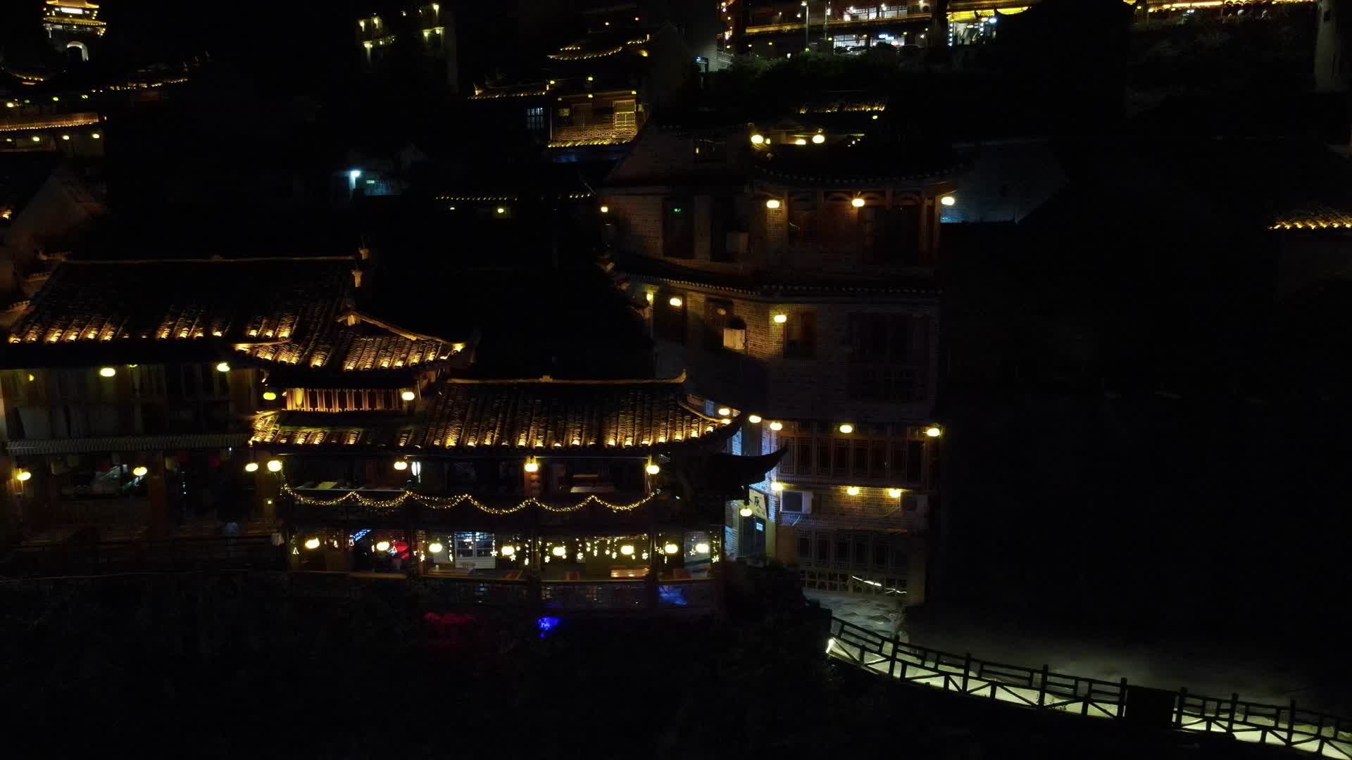 4K航拍湖南湘西凤凰古城夜景灯光视频的预览图