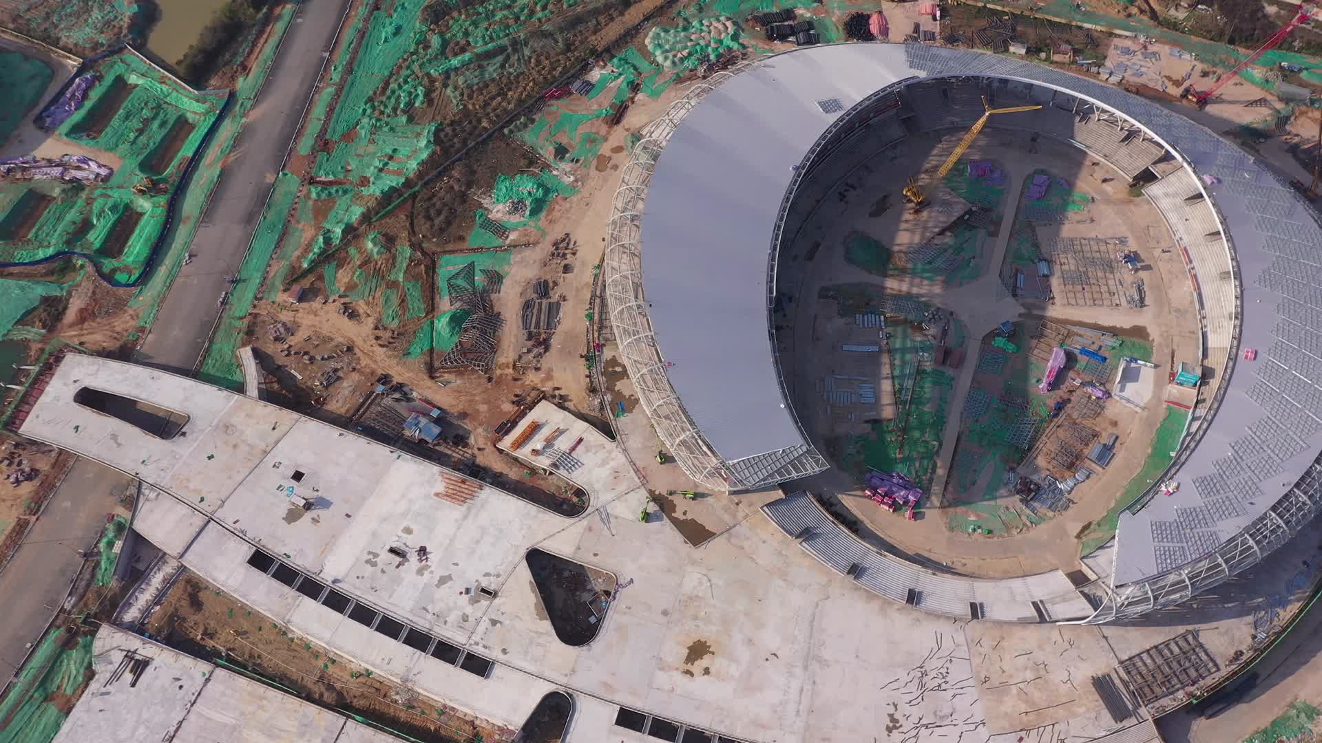 航拍建设中的广东清远奥林匹克体育中心视频的预览图
