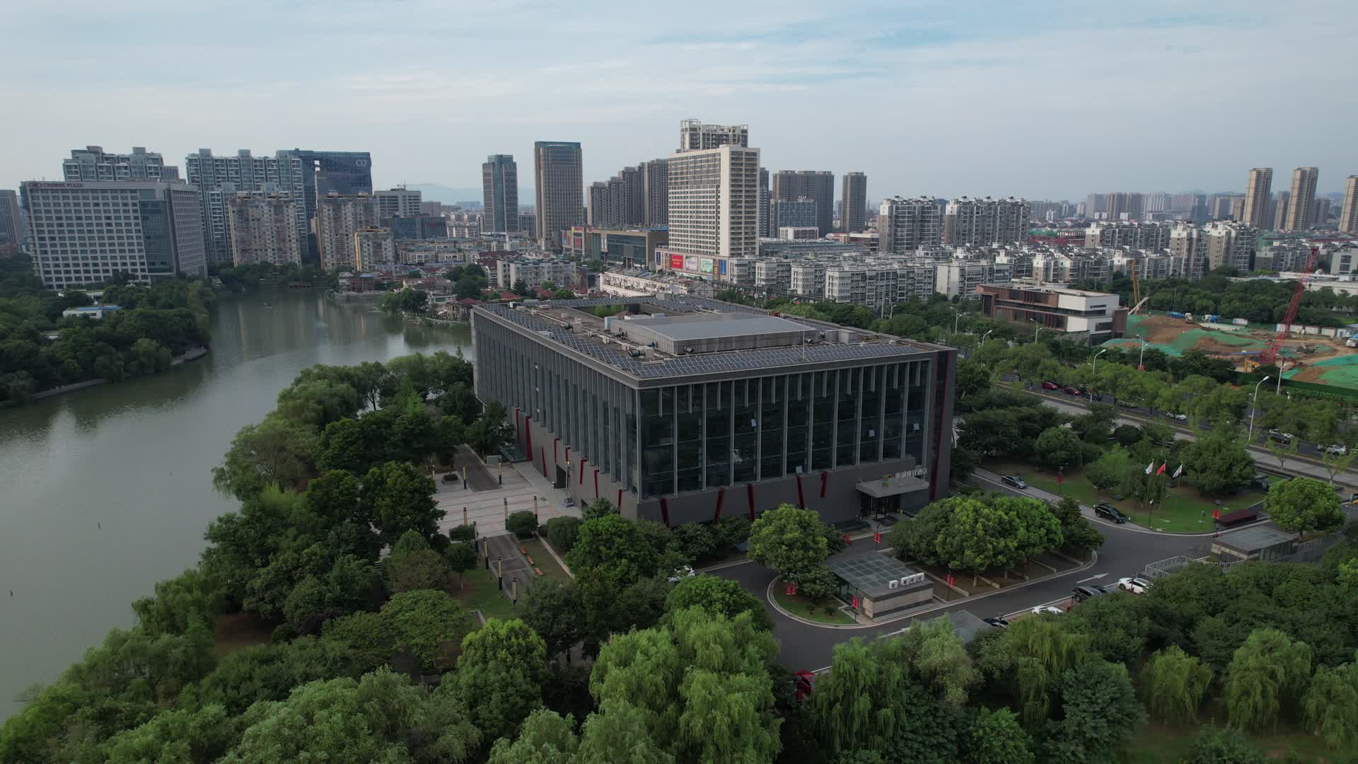 4K航拍南京地标江宁百家湖景区视频的预览图