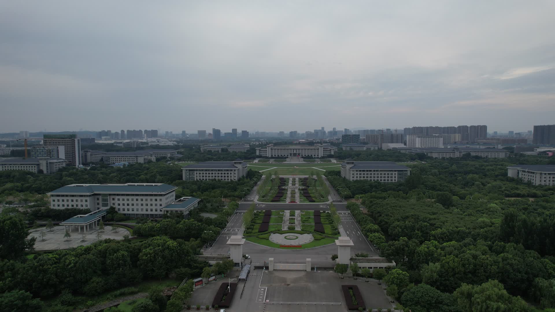 4K航拍南京名校东南大学校园环境视频的预览图
