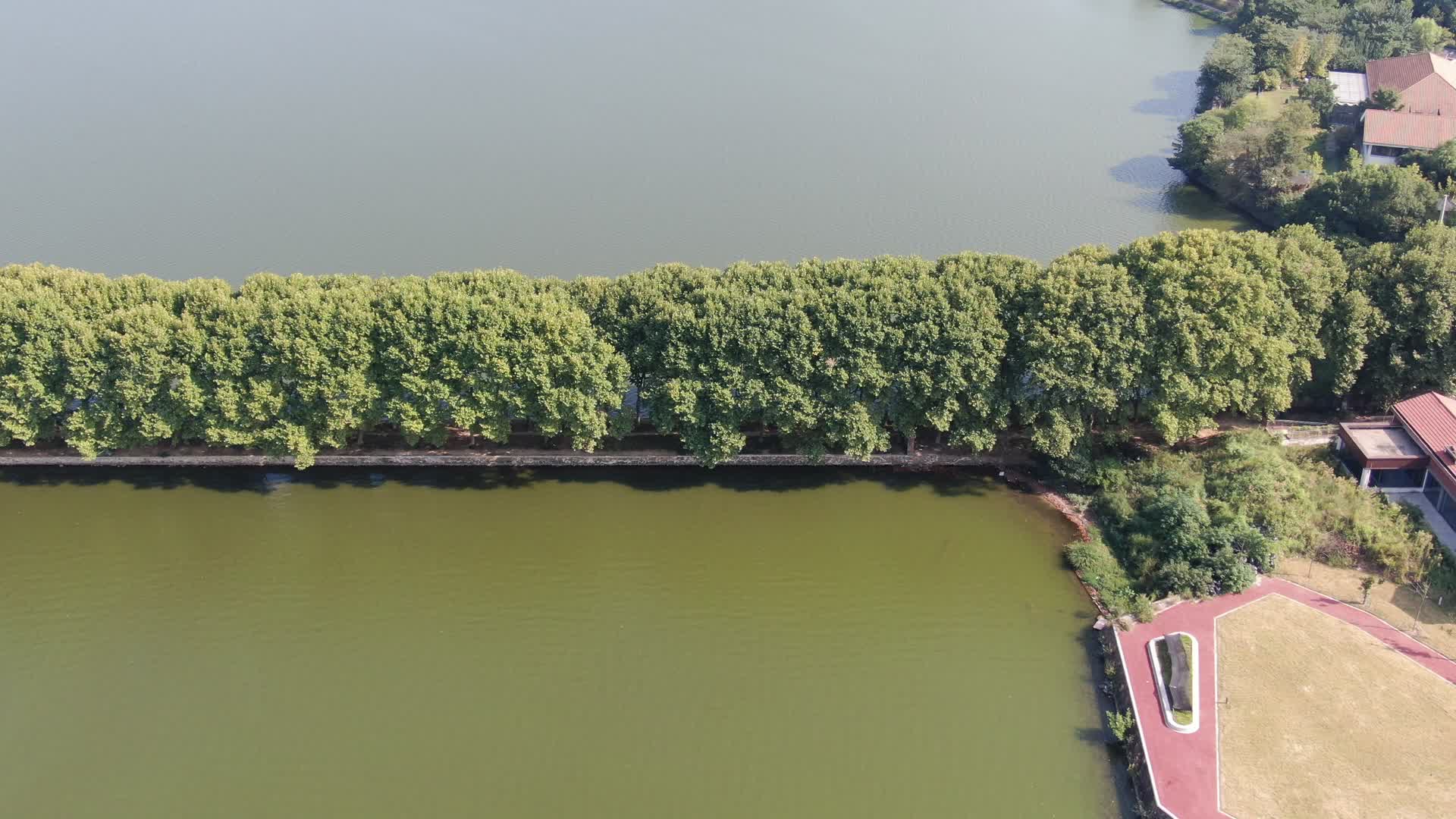 4K航拍东湖景区落雁景区咀道视频的预览图