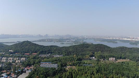 4K航拍武汉东湖景区视频的预览图