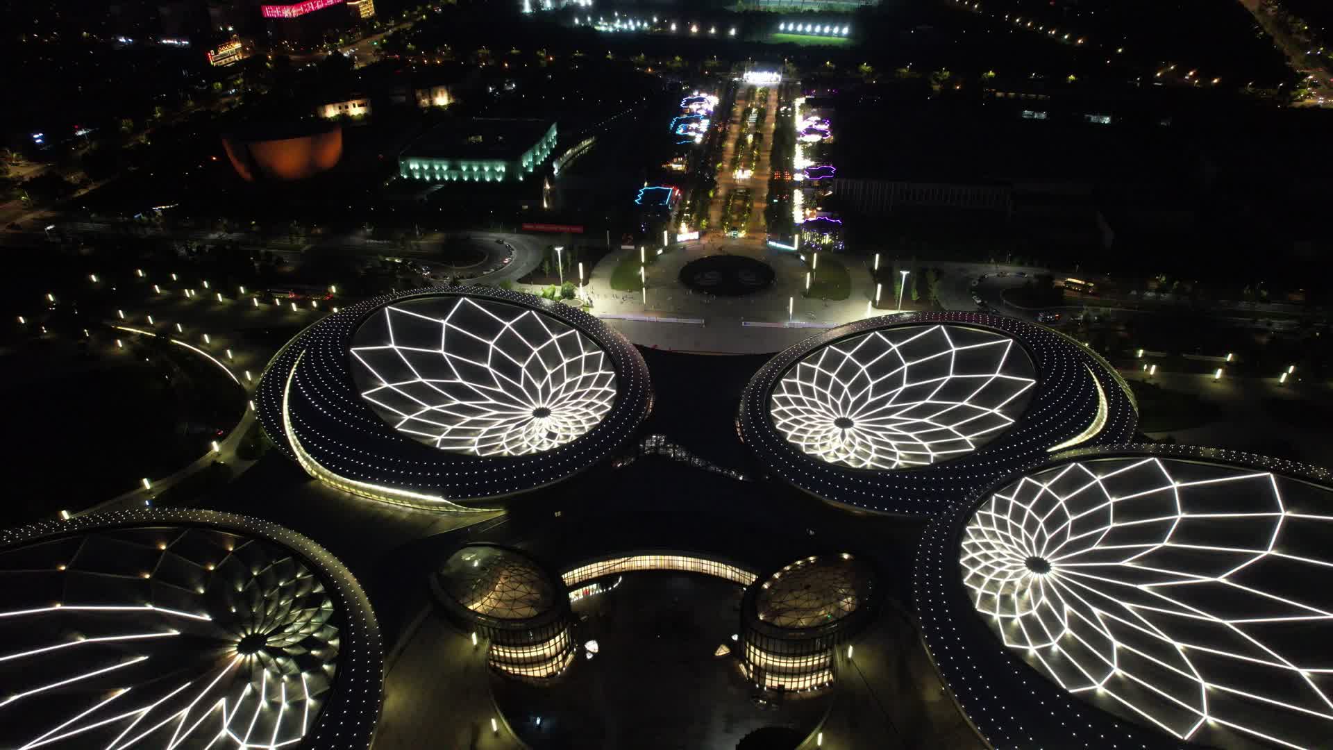 4K航拍南京地标建筑江苏大剧院视频的预览图