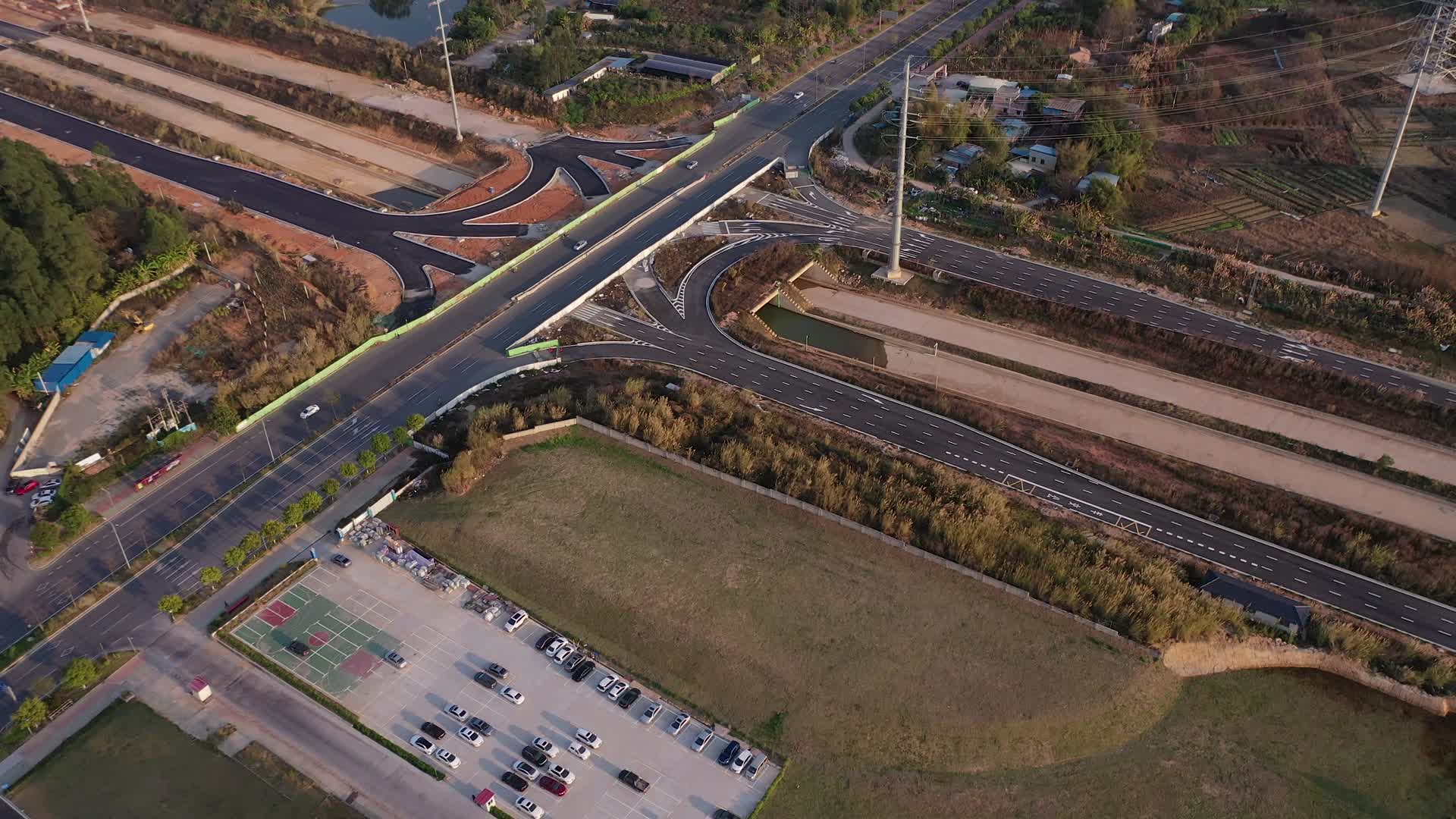 城市道路航拍视频的预览图