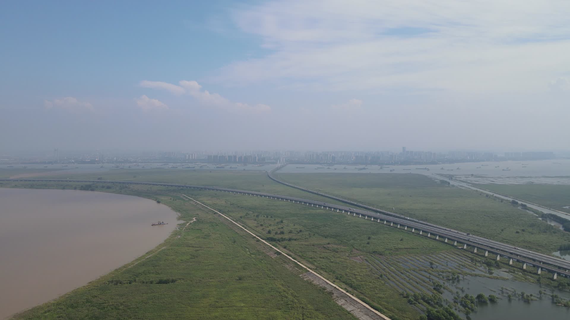 航拍祖国母亲河长江视频的预览图