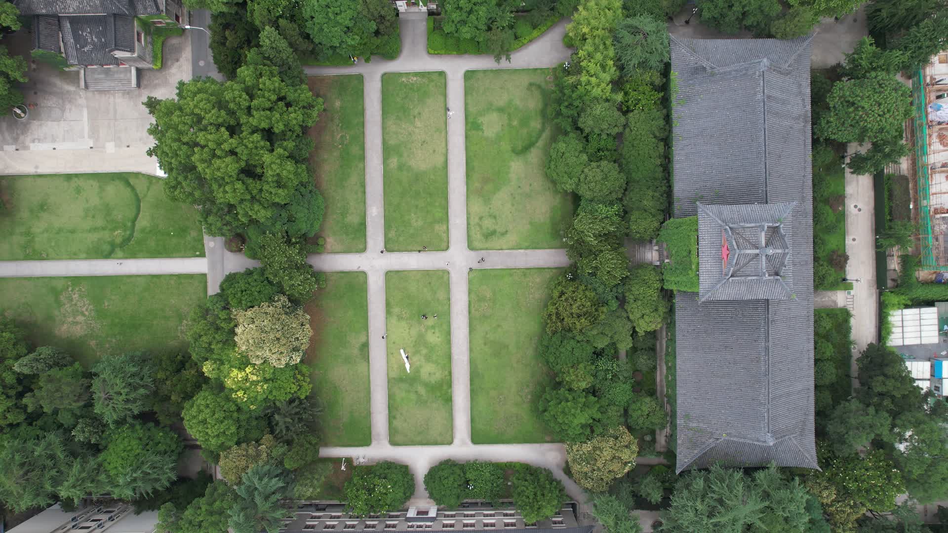 4K航拍南京名校南京大学鼓楼校区校园环境视频的预览图