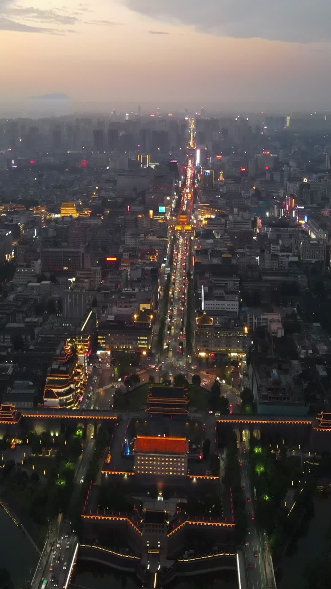 西安碑林区永宁门城市分光4k航拍竖拍视频的预览图