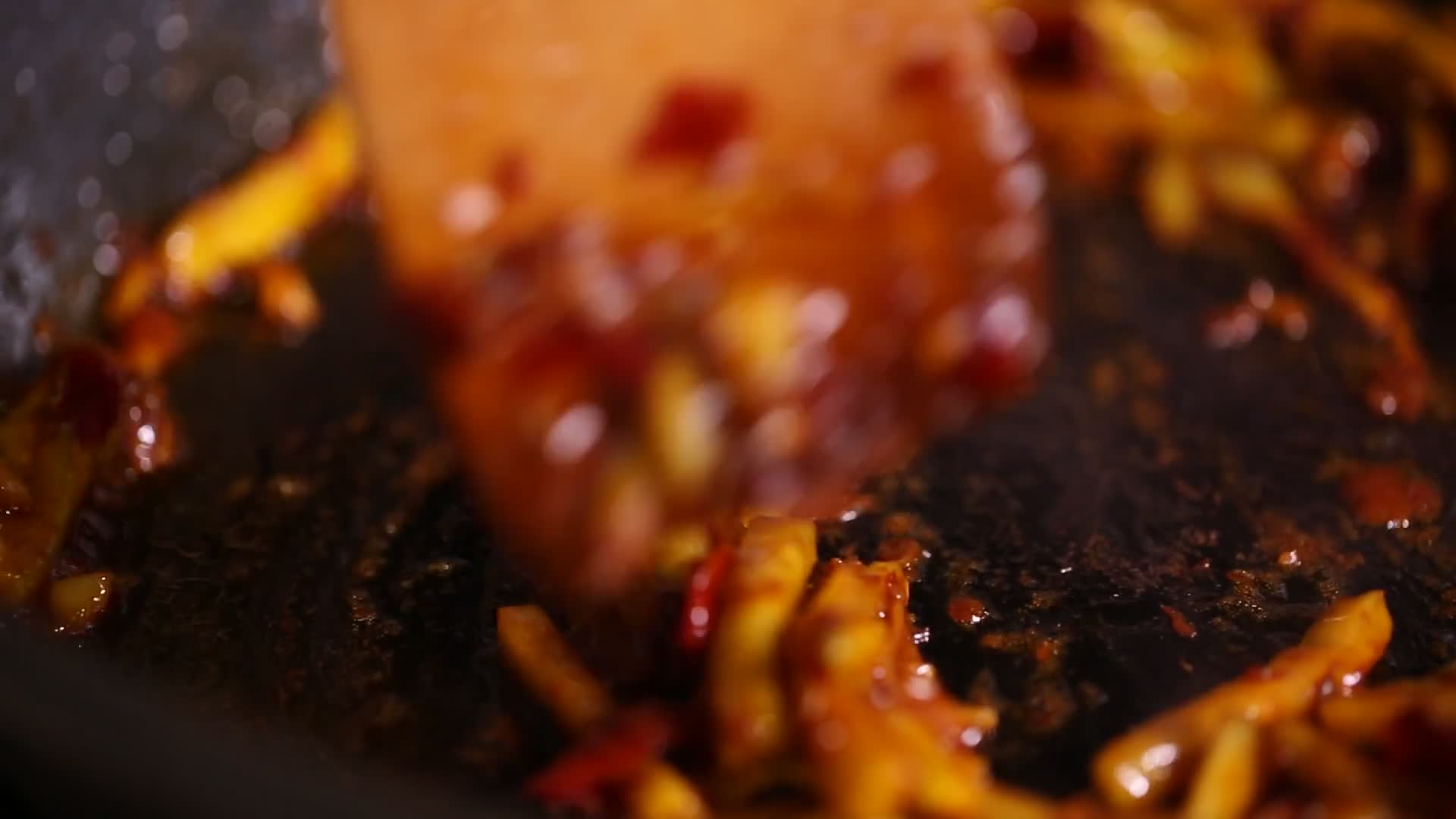 葱姜炝锅炒榨菜视频的预览图