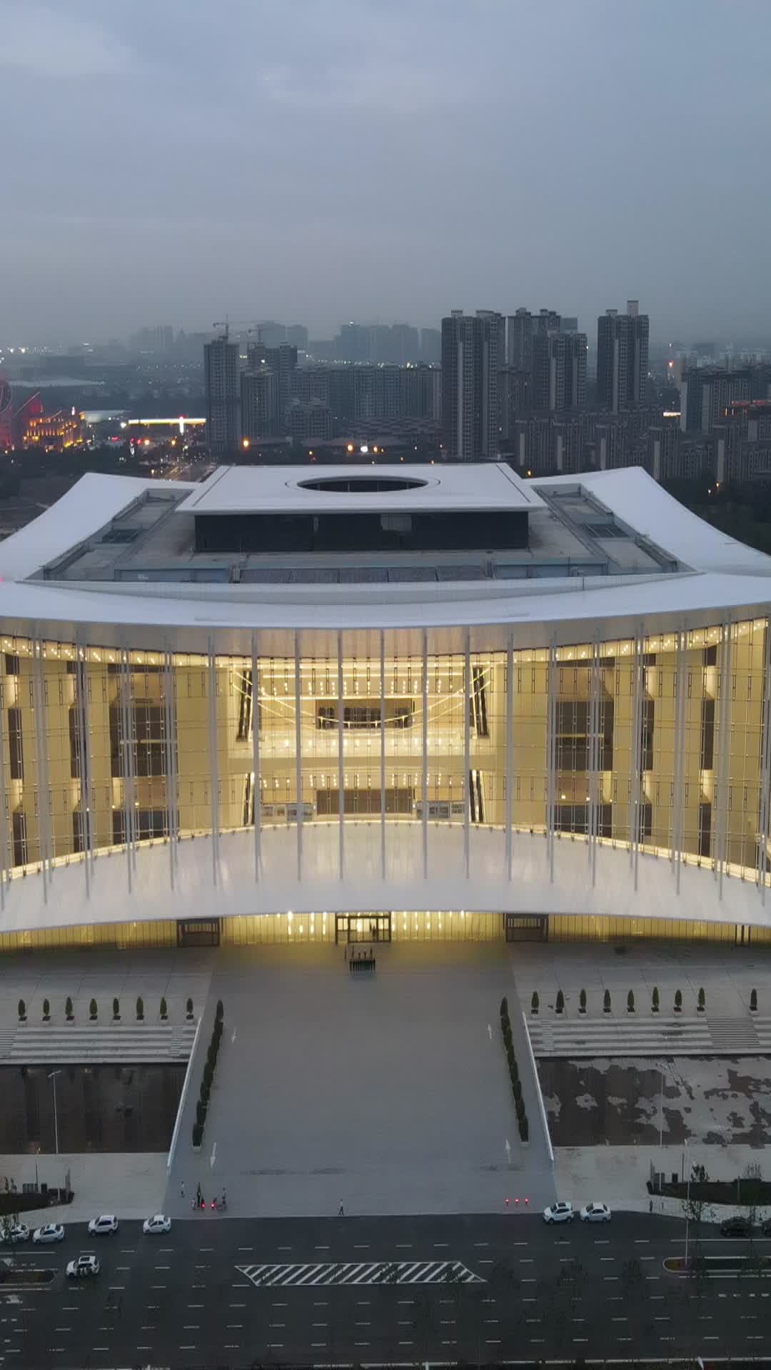 西安浐灞区国际会议中心城市风光4k竖拍视频的预览图