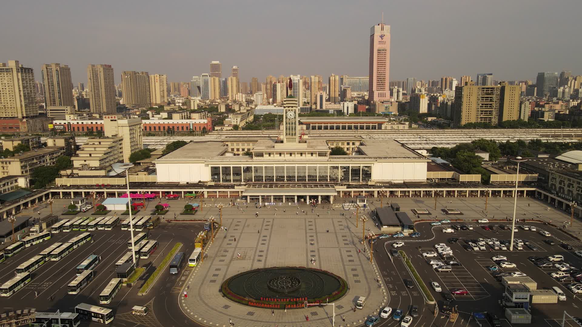 航拍湖南长沙火车站地标建筑视频的预览图