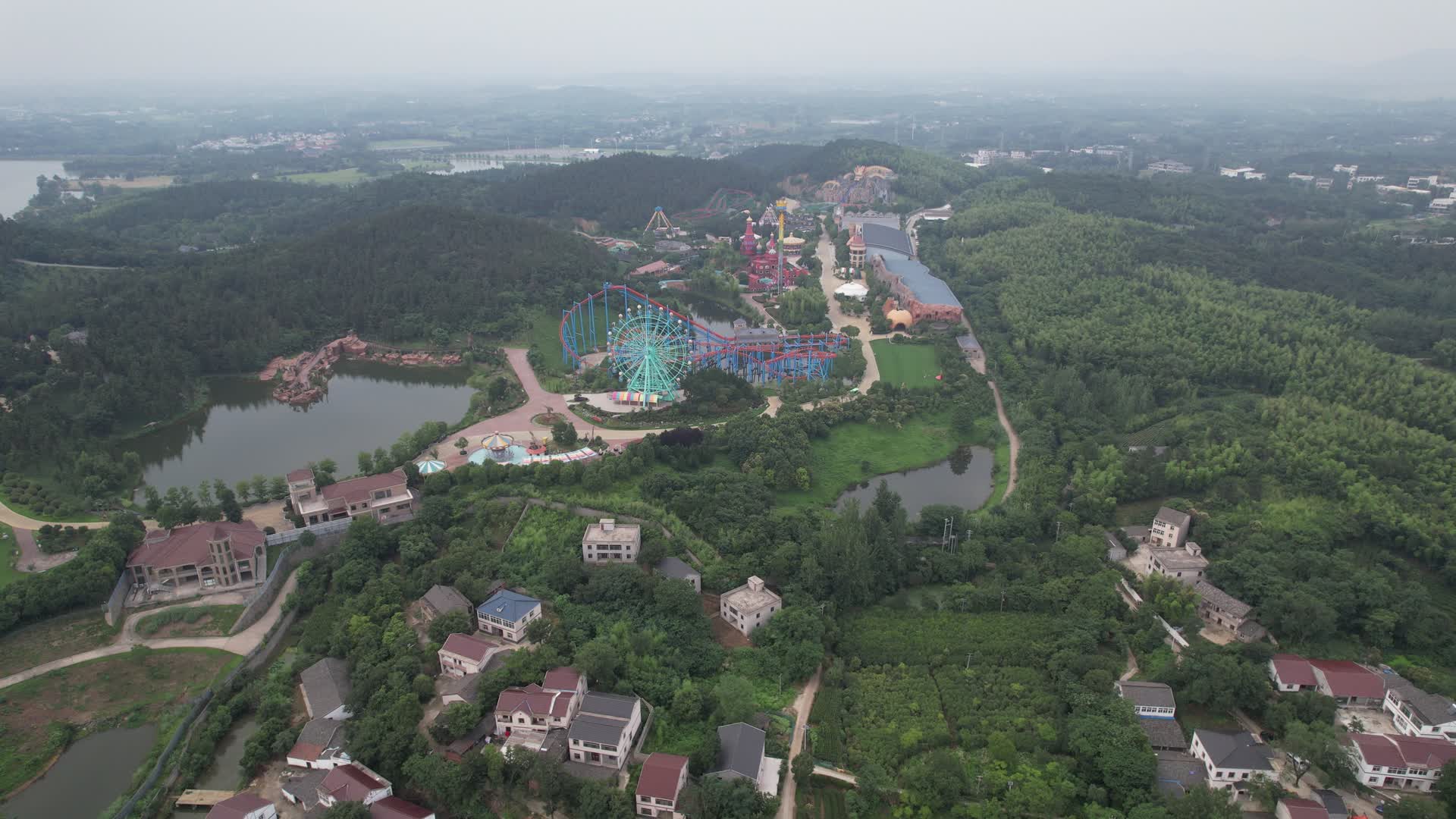 4K航拍南京地标银杏湖乐园视频的预览图