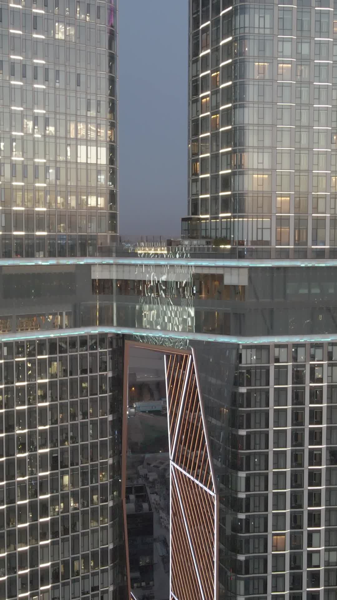西安高新区城市风光建筑4k竖拍视频的预览图