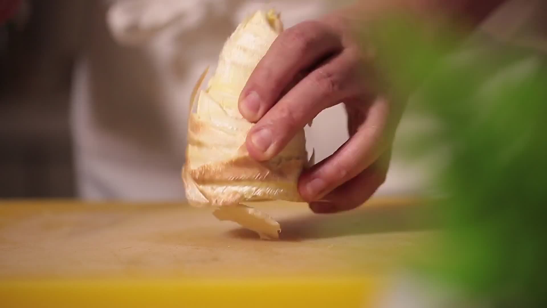 厨师切冬笋视频的预览图