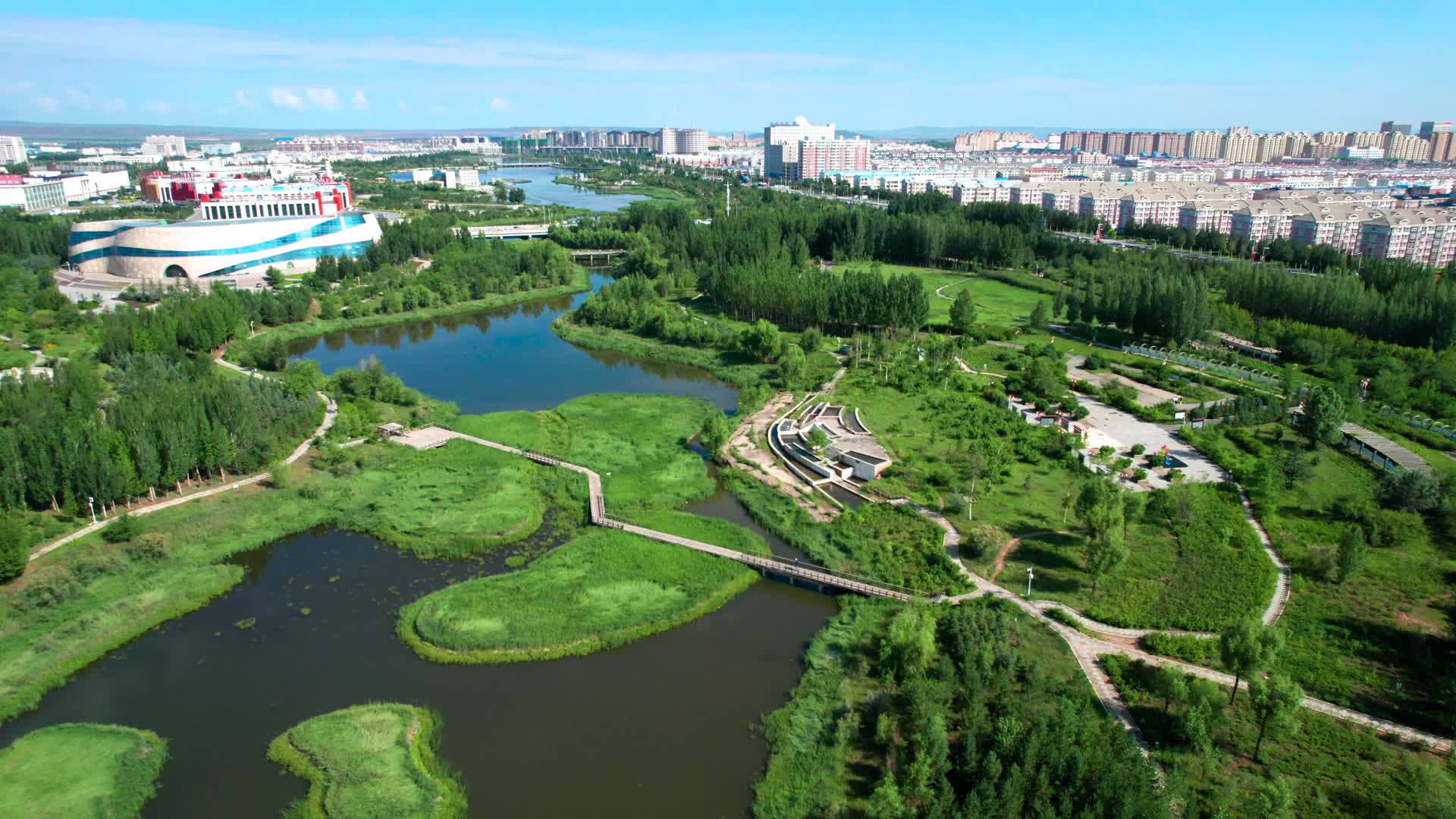 内蒙古锡林浩特市植物园锡林湖5k超高清航拍视频视频的预览图