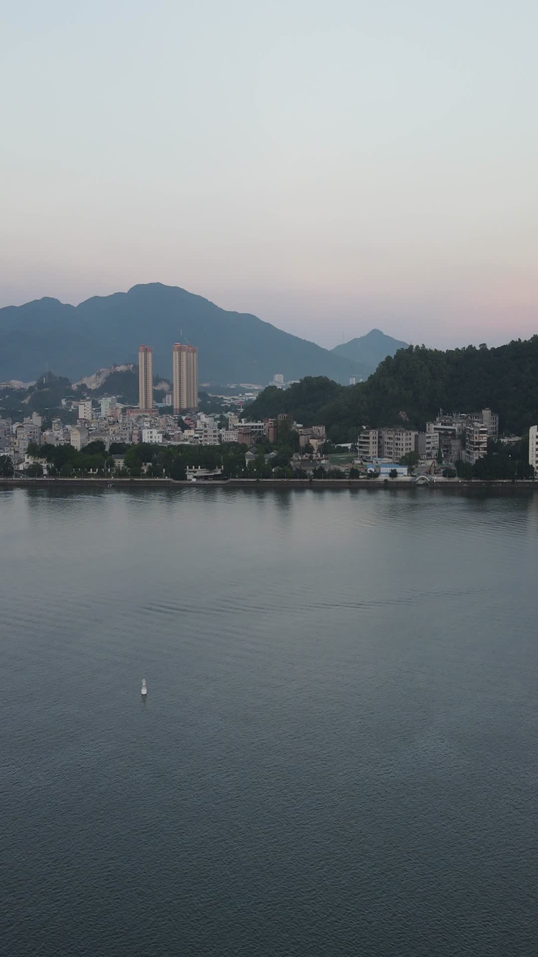 广州潮州城市风光4k航拍竖拍视频的预览图