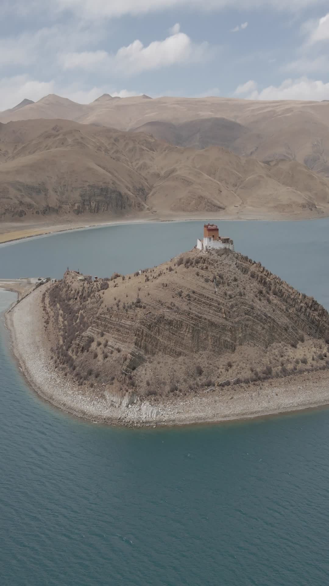 西藏山南日托寺航拍4k竖拍视频的预览图