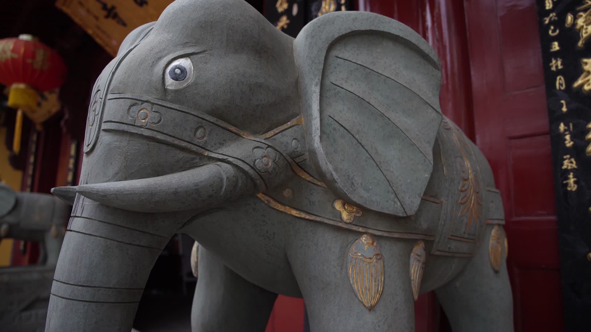 浙江绍兴乐古寺禅院大象雕像4K视频视频的预览图