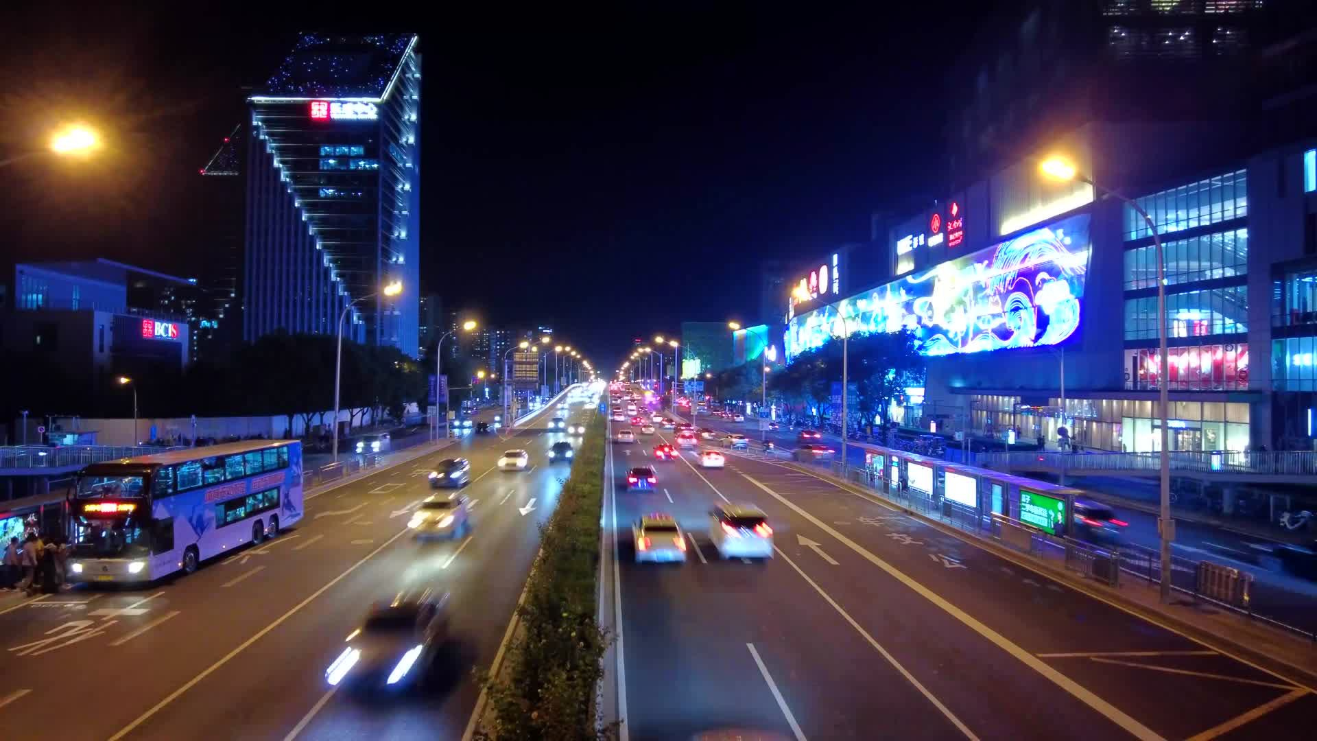 车流车灯北京夜晚北京夜景道路夜景晚上街道马路灯光视频的预览图
