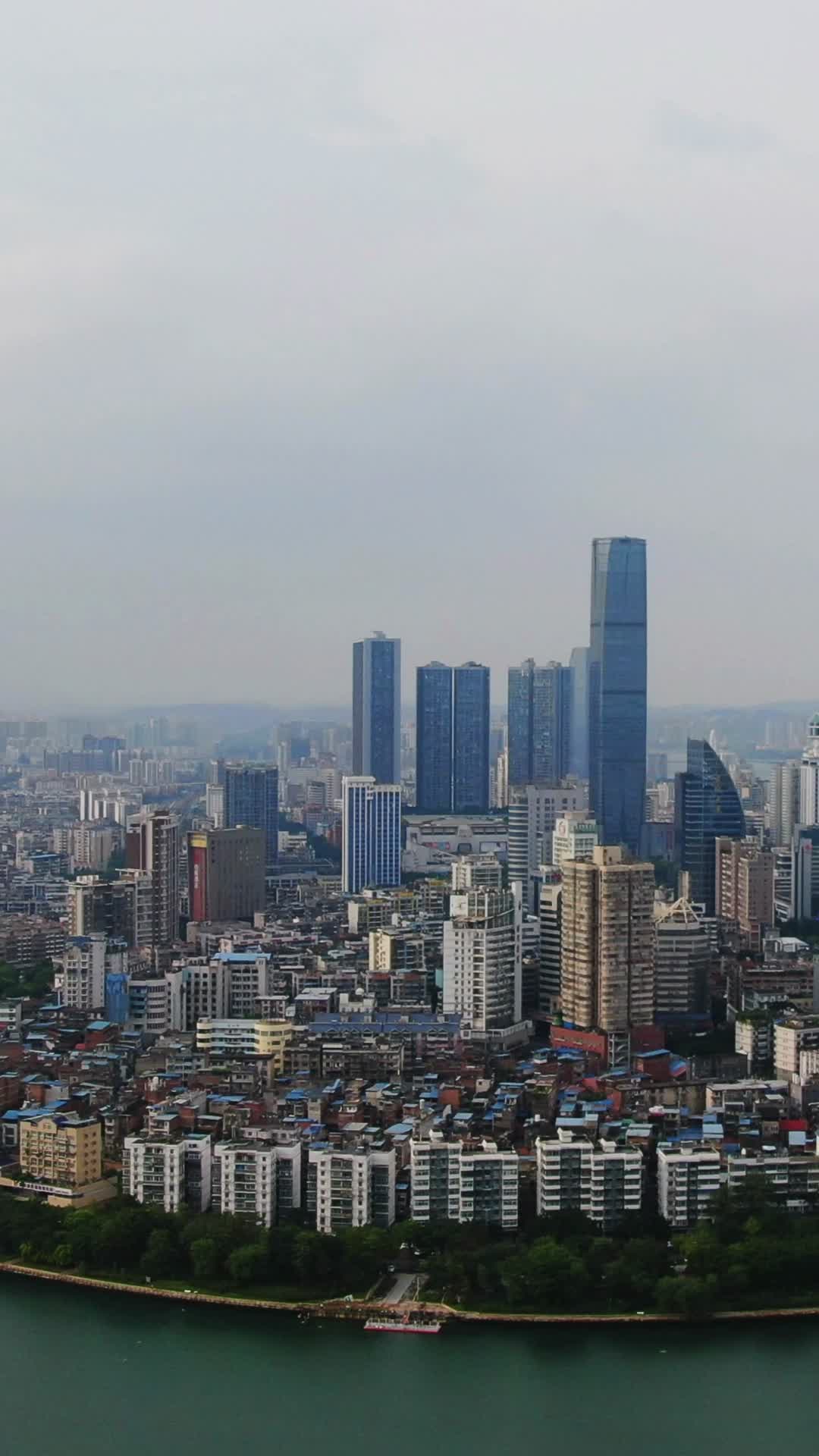 4K航拍广西柳州城市建设视频的预览图