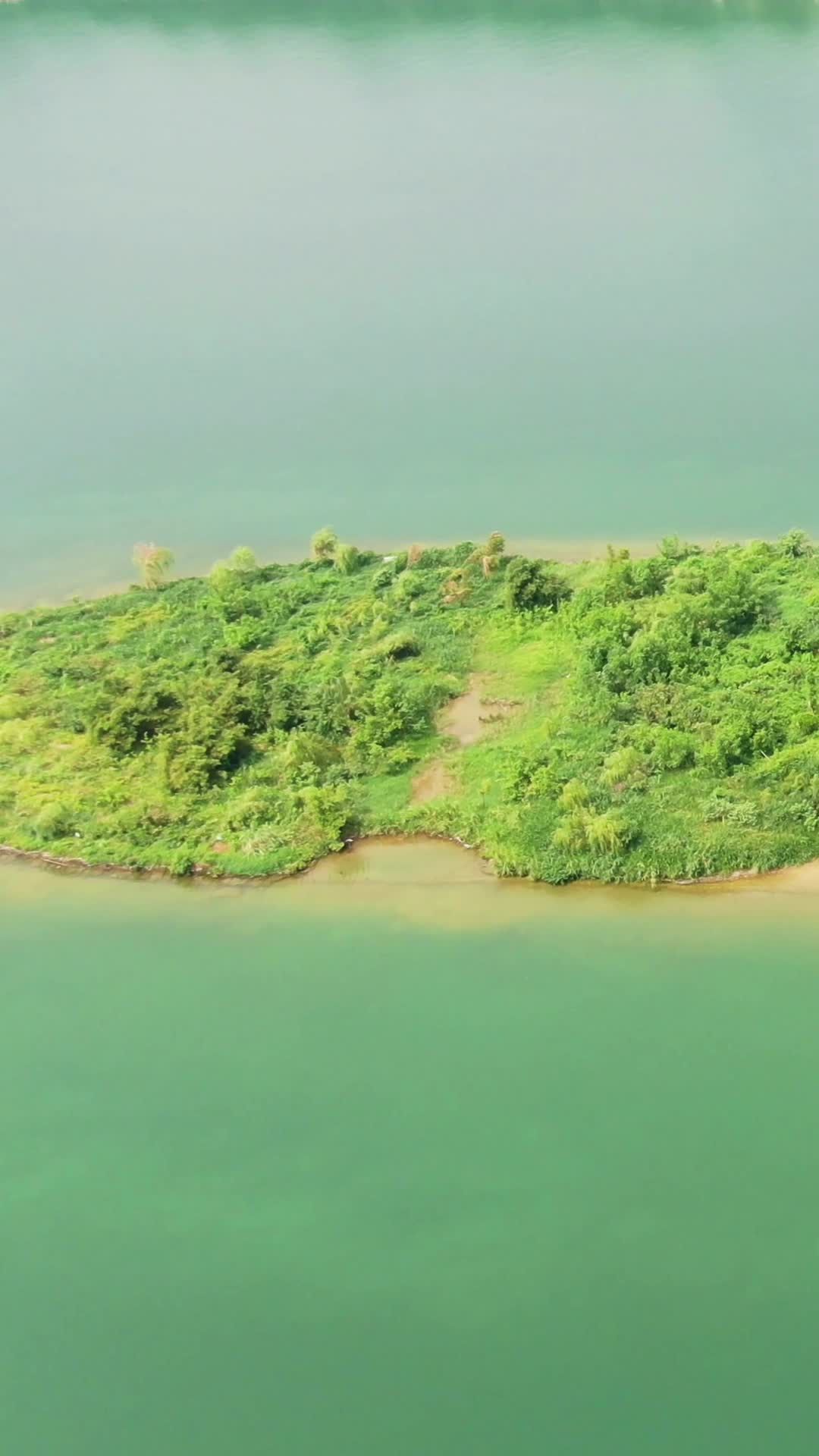 4K航拍柳州柳江湖心岛屿视频的预览图