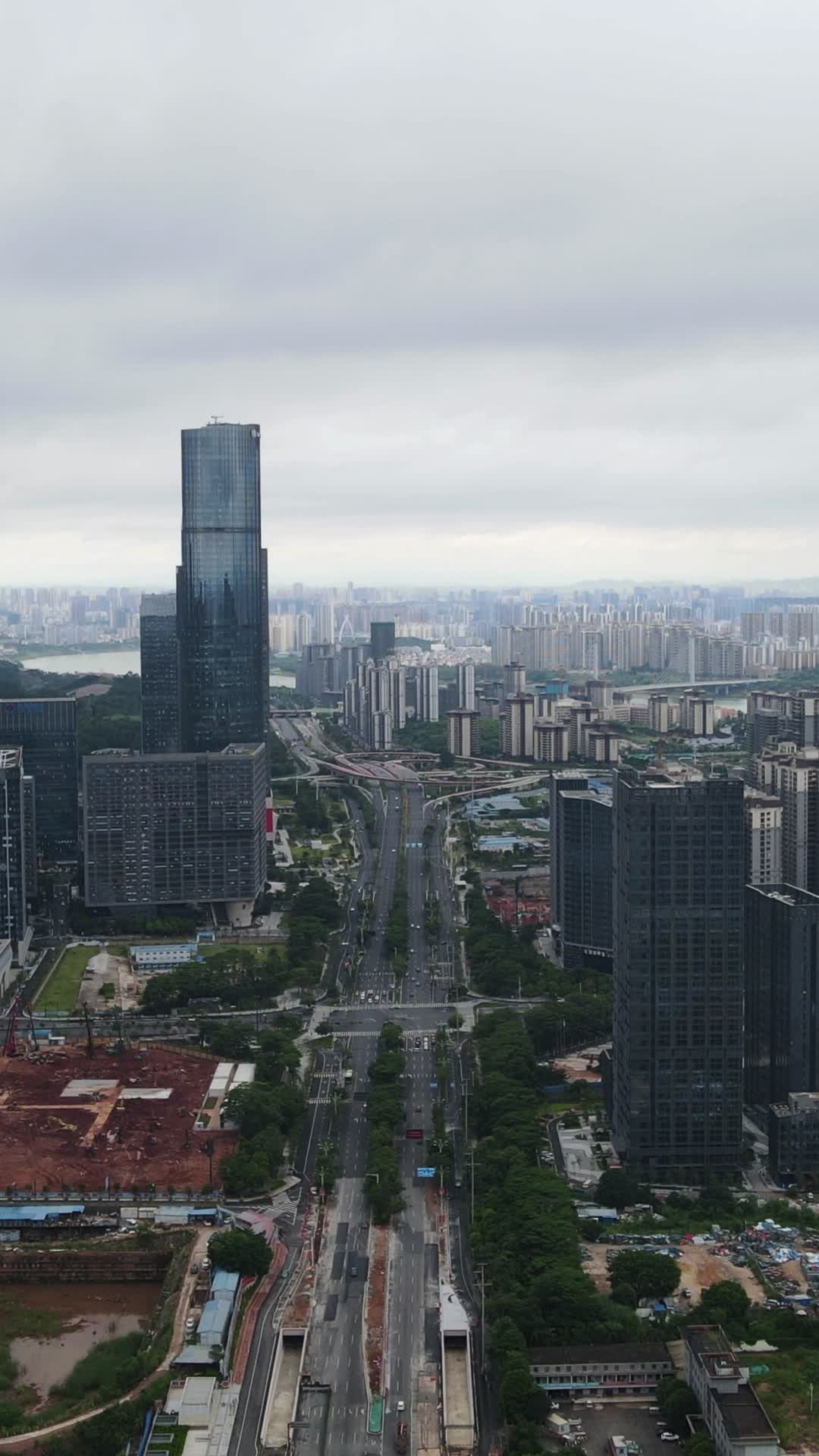 4K航拍广西南宁五象新区城市交通视频的预览图