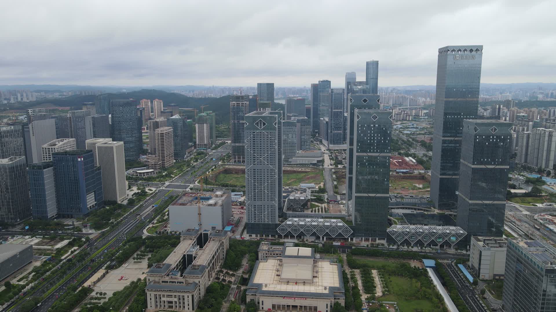 航拍广西南宁五象新区商务建筑群视频的预览图