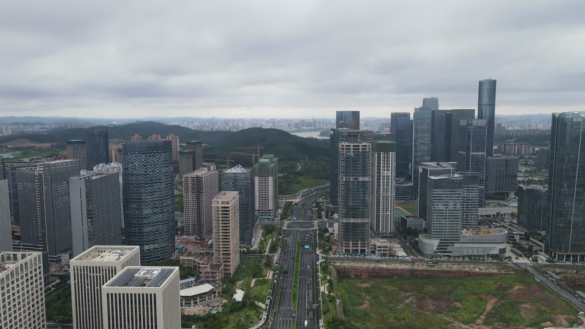 航拍广西南宁五象新区商务建筑群视频的预览图