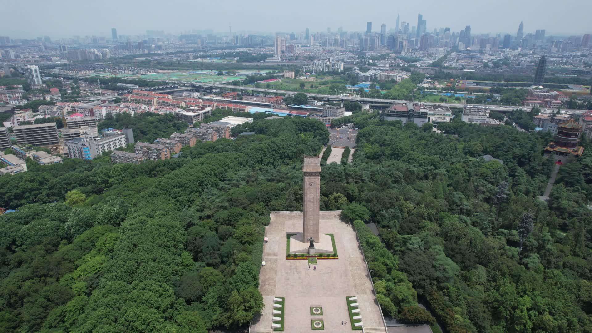 4K航拍南京地标景区雨花台烈士纪念馆视频的预览图