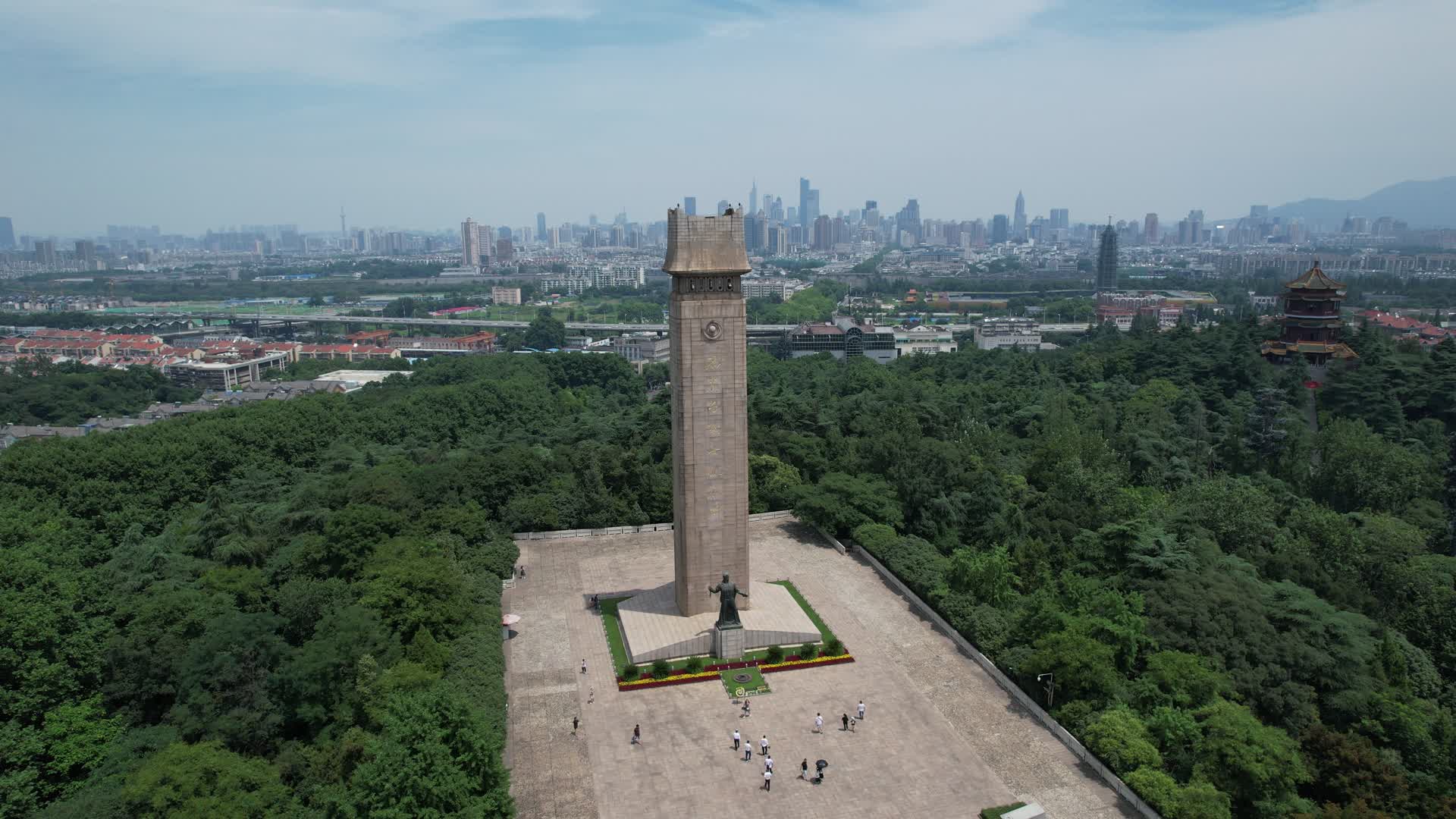 4K航拍南京城市旅游雨花台烈士纪念碑视频的预览图