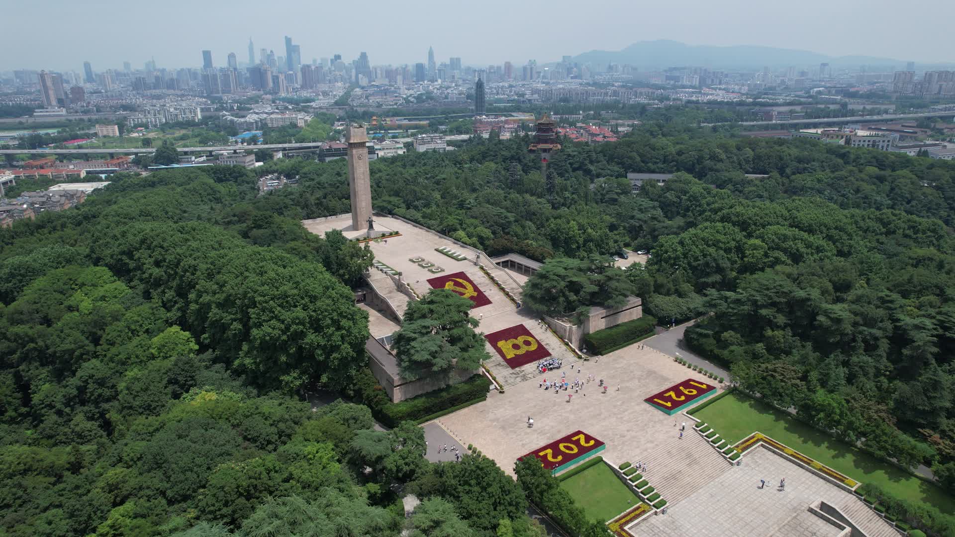 4K航拍南京地标景区雨花台烈士纪念馆视频的预览图