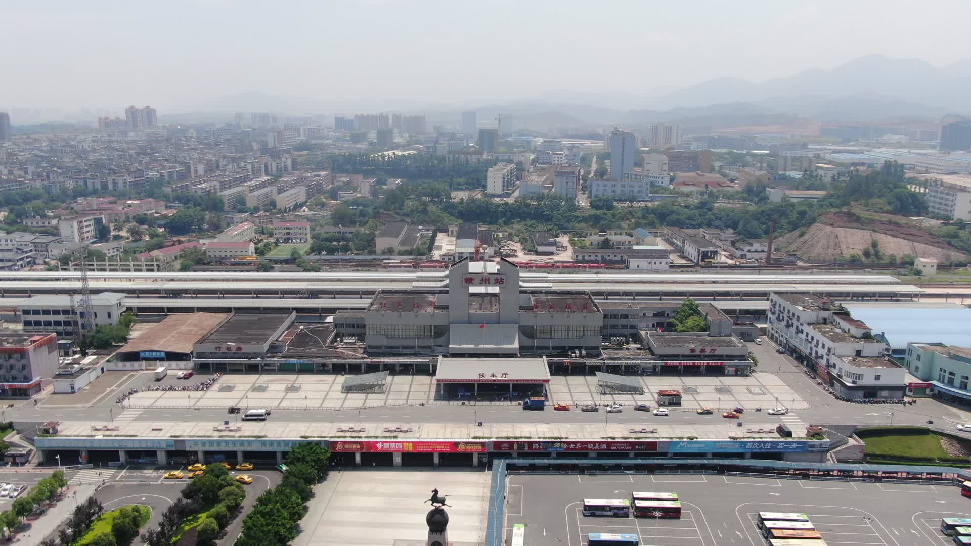 江西赣州火车站航拍视频的预览图