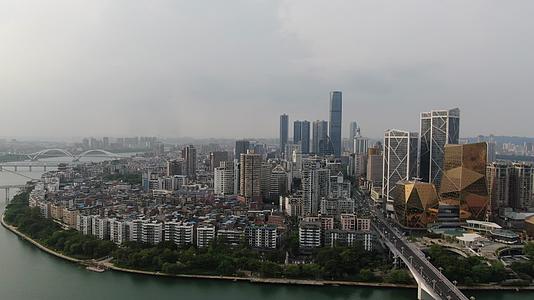 航拍广西柳州城市建设视频的预览图