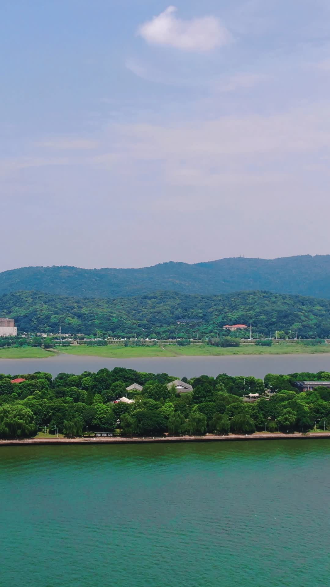 湖南湘江风光竖屏航拍视频的预览图