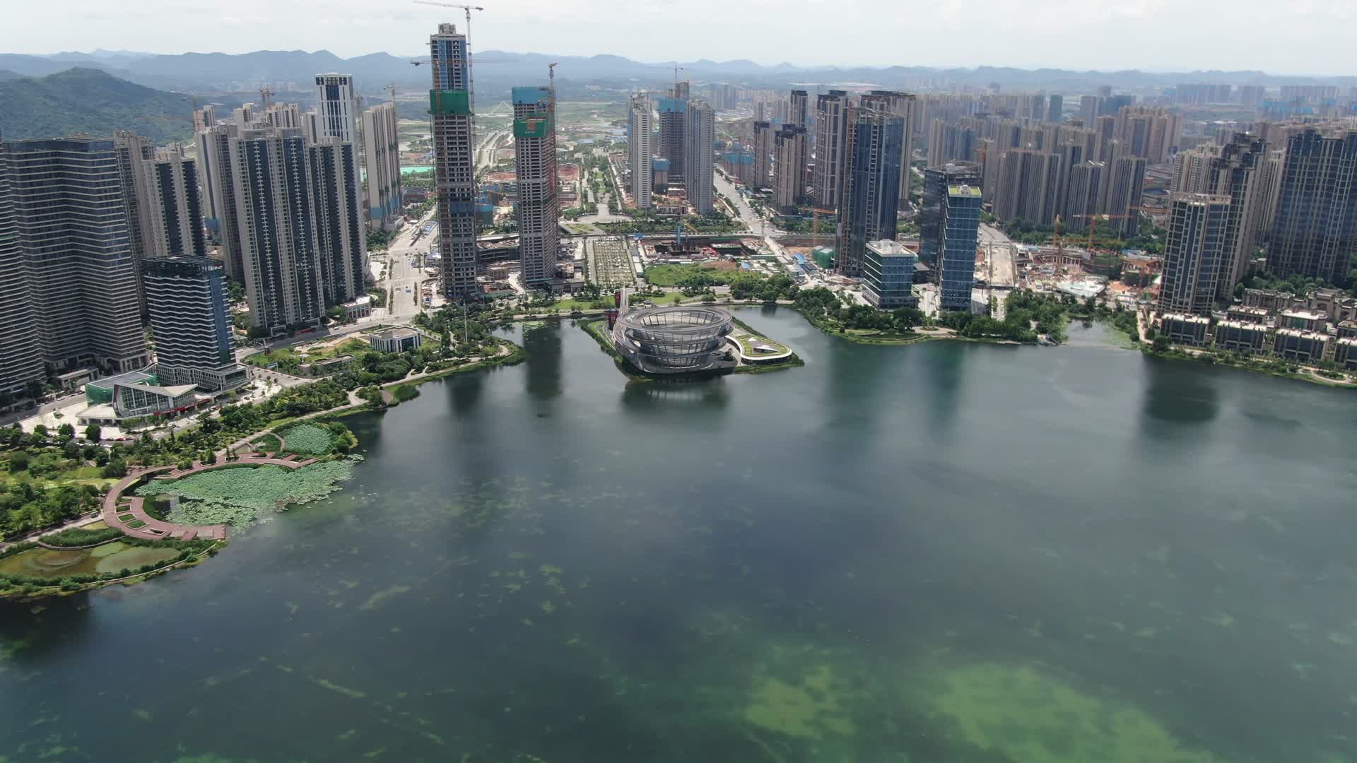 航拍湖南长沙梅溪湖宜居生态城视频的预览图
