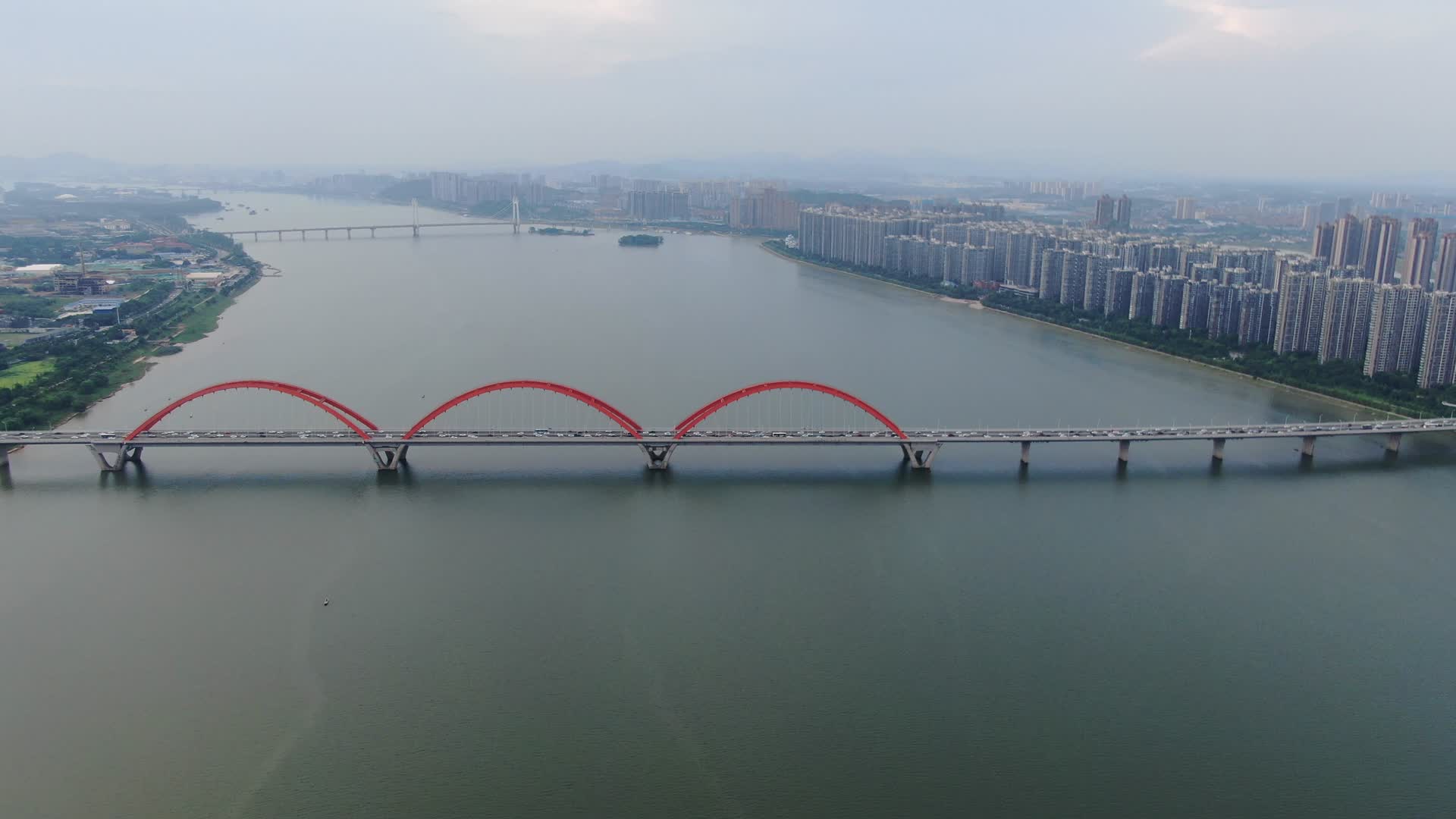 航拍湖南长沙湘江福元路大桥交通视频的预览图