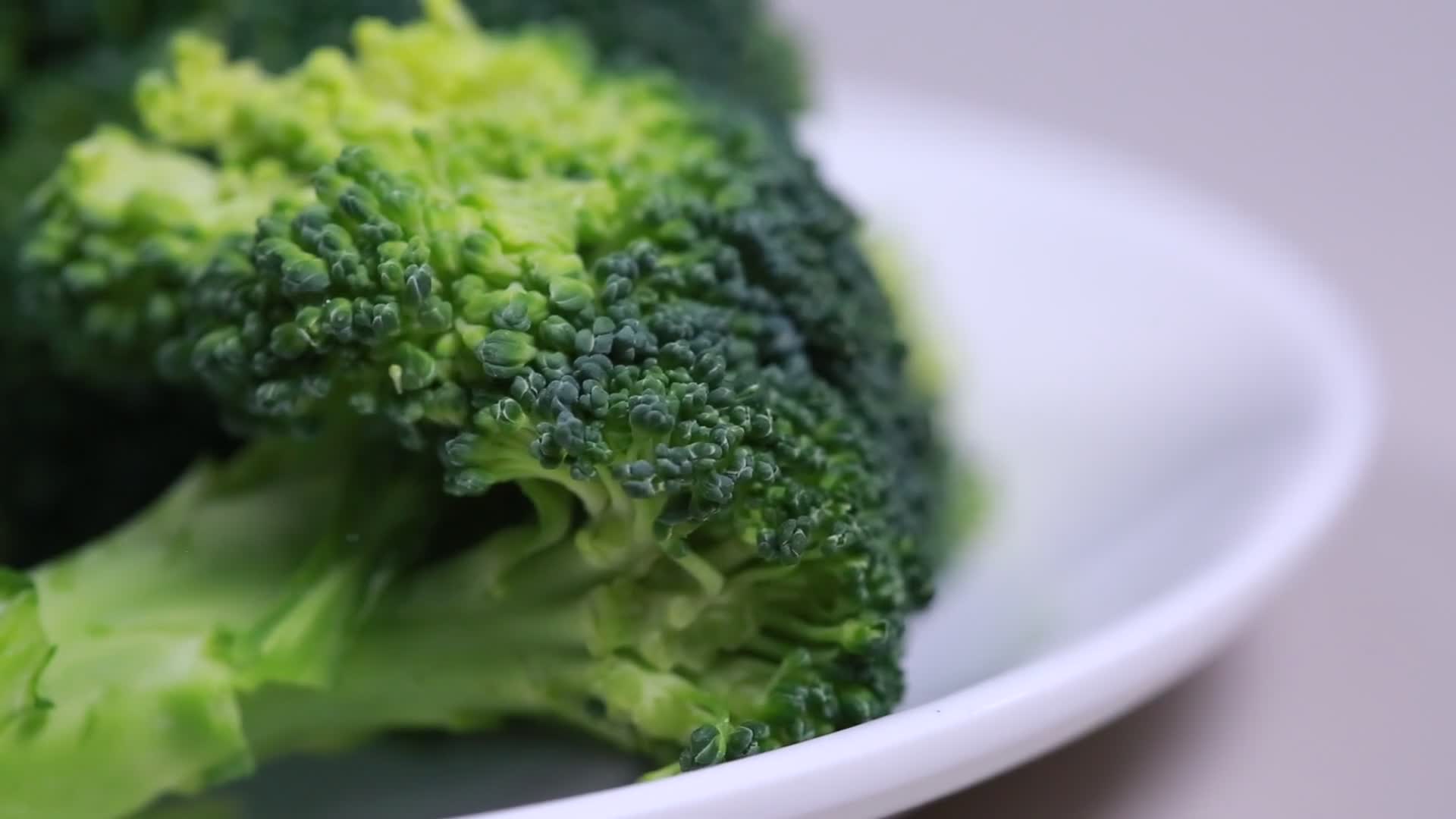 一碗绿菜花西兰花视频的预览图