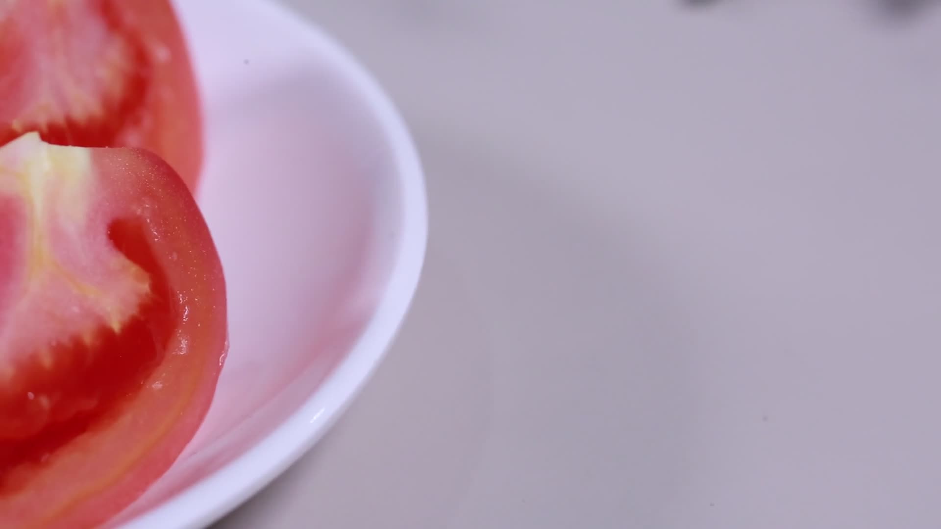一盘西红柿视频的预览图