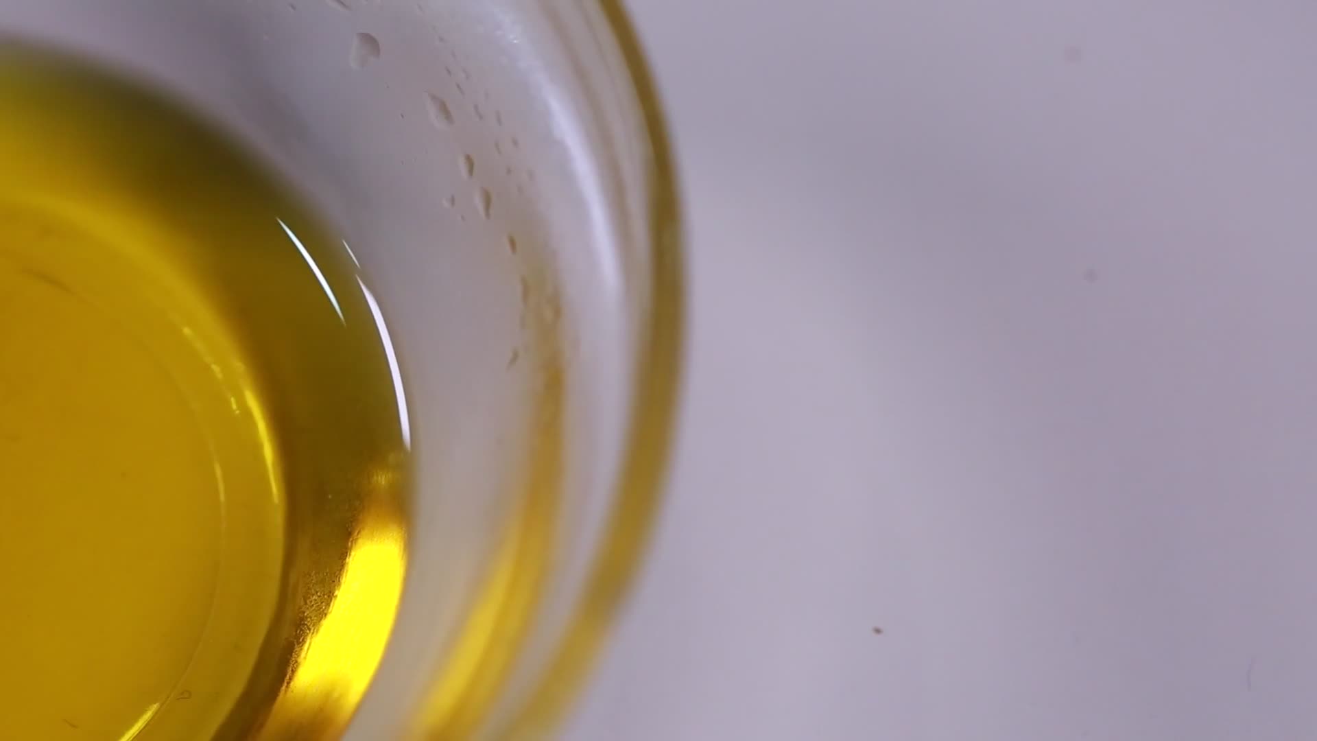 一碗色拉油视频的预览图