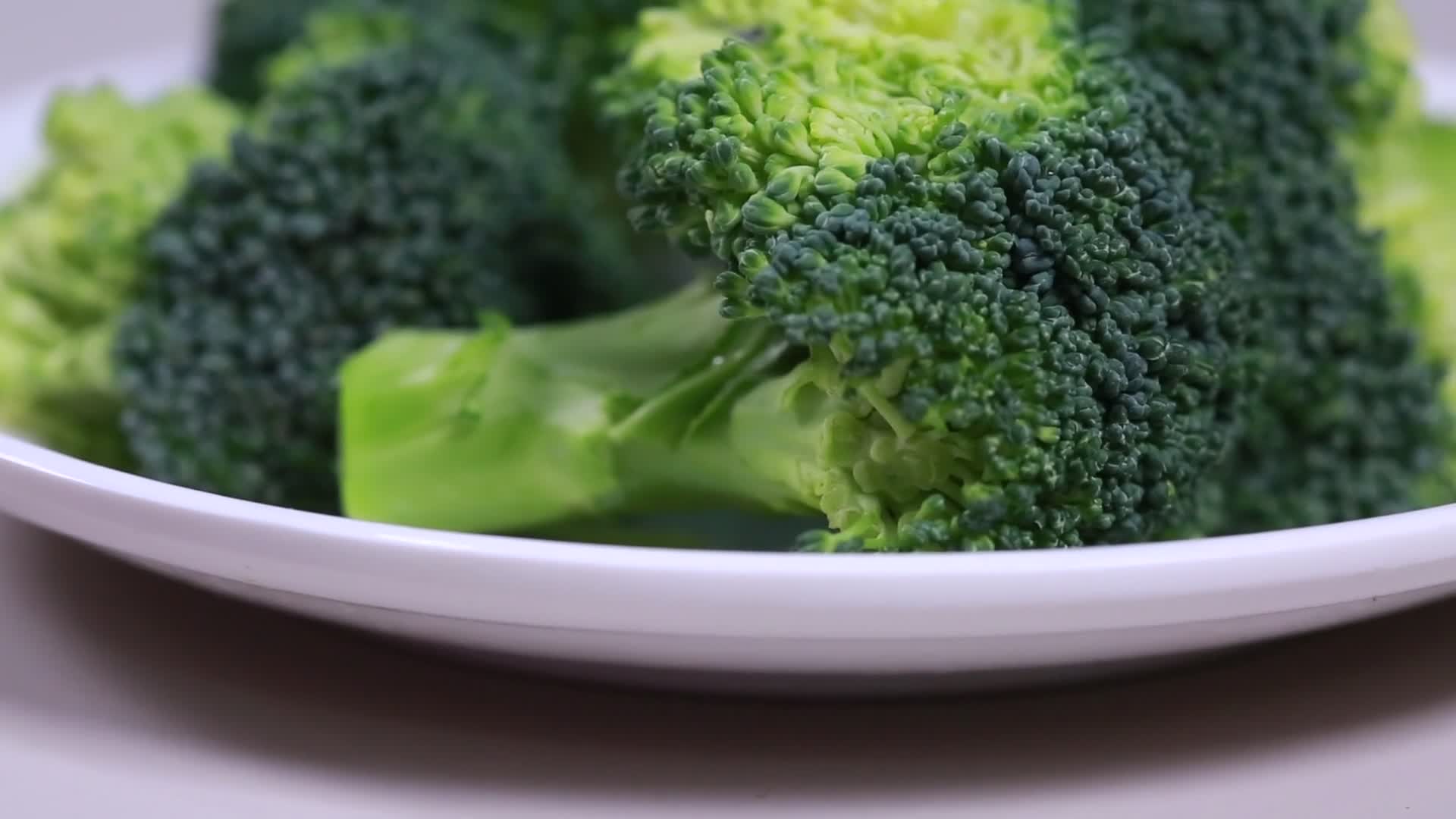 一碗绿菜花西兰花视频的预览图