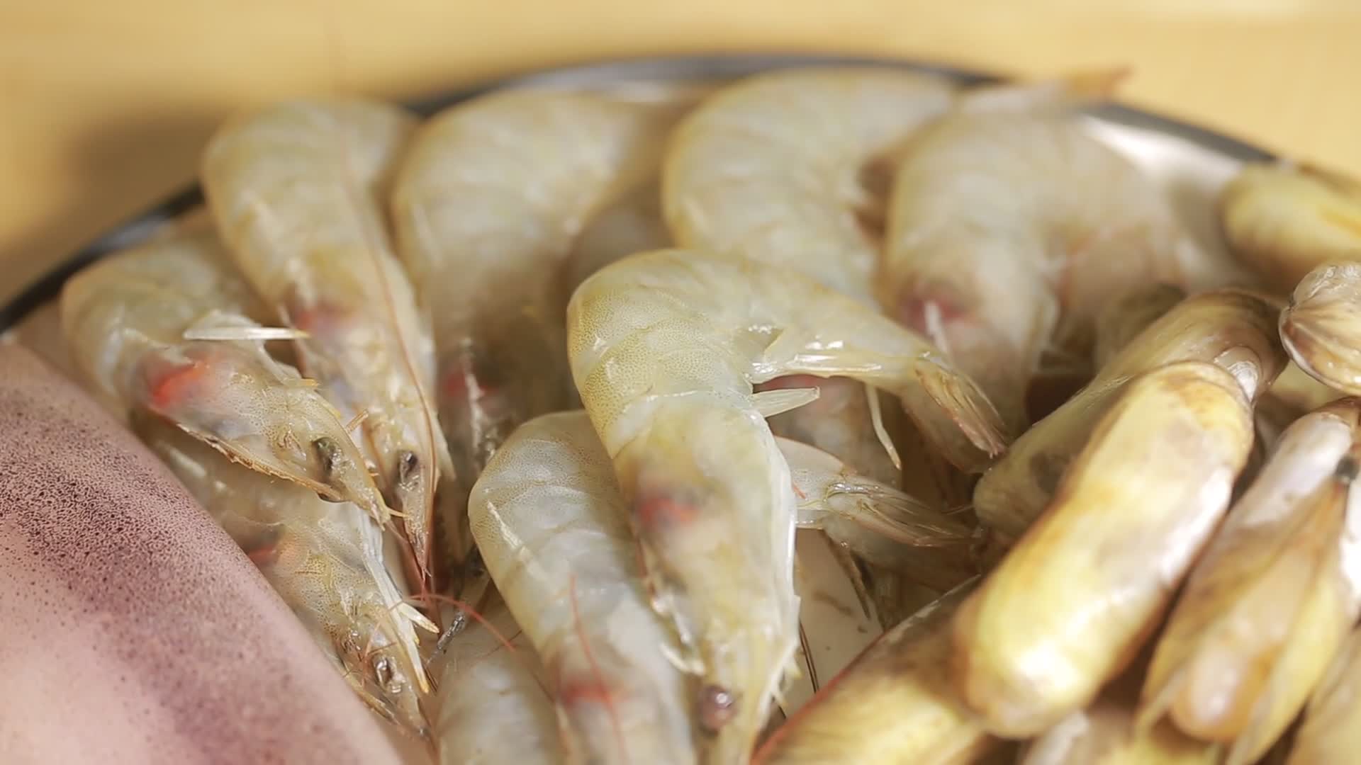 花蛤大虾蛏子鱿鱼各种海鲜视频的预览图