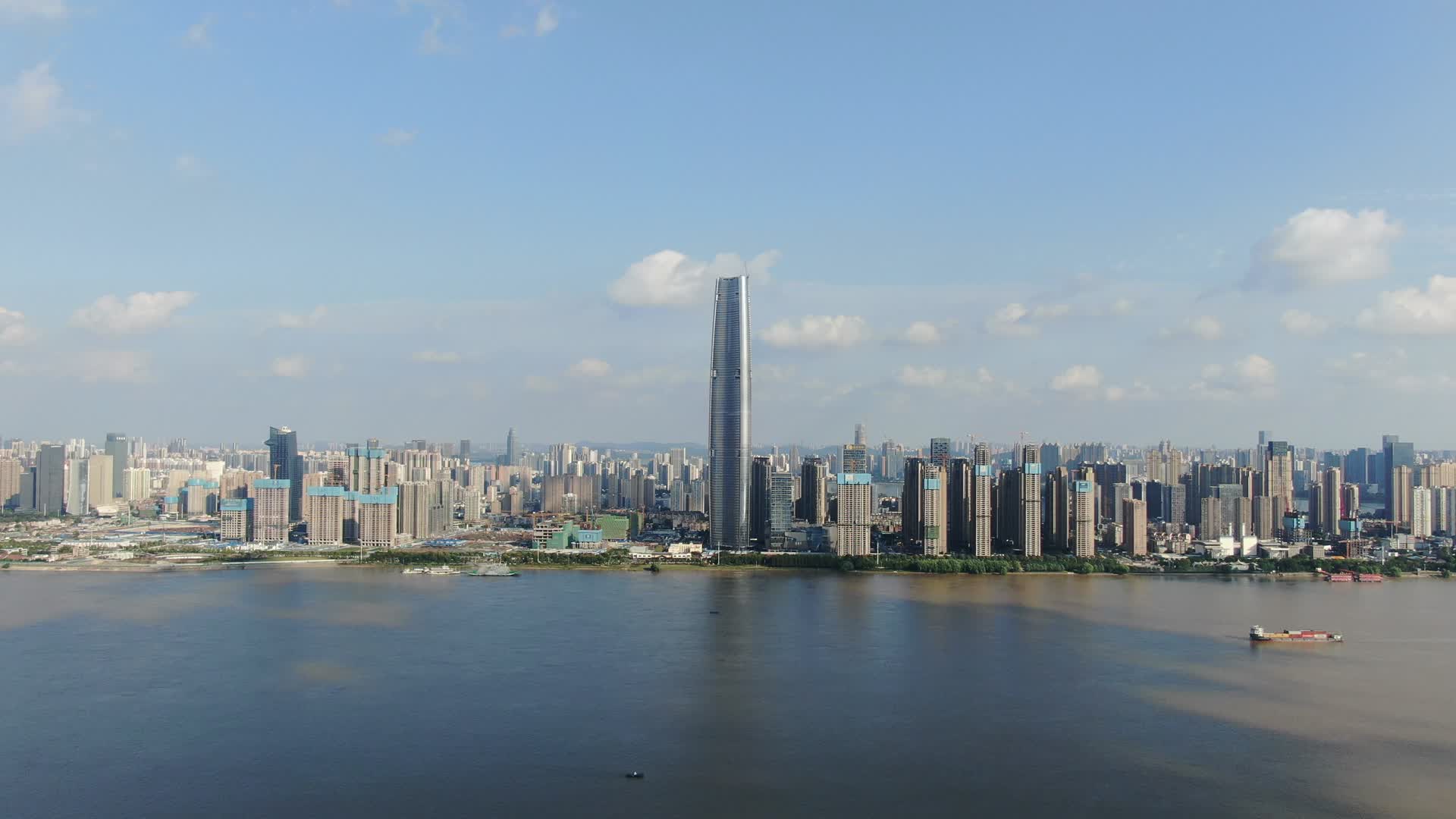 湖北武汉地标绿地中心第一高楼航拍视频的预览图