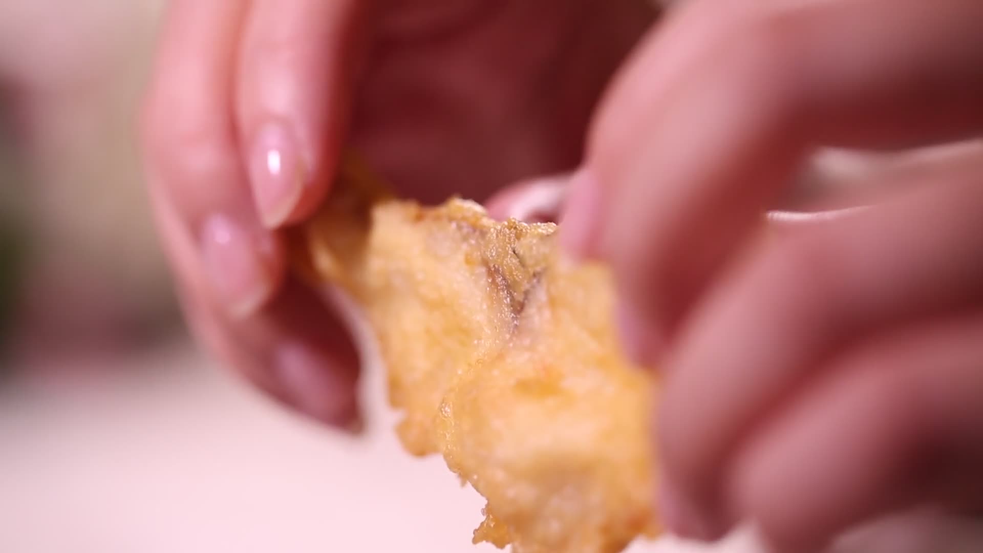 酥脆炸鱼块外焦里嫩视频的预览图