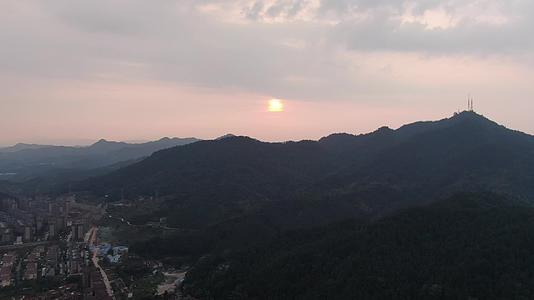 湖南中坡山森林公园日落晚霞夕阳西下视频的预览图