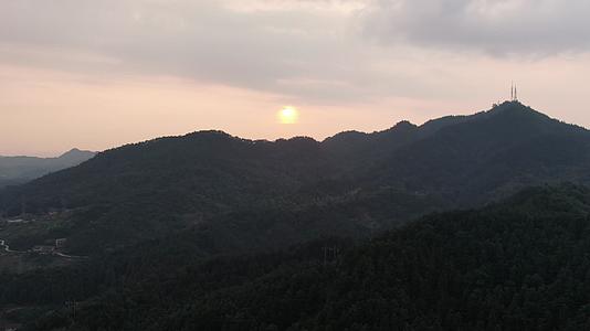 湖南中坡山森林公园日落晚霞夕阳西下视频的预览图