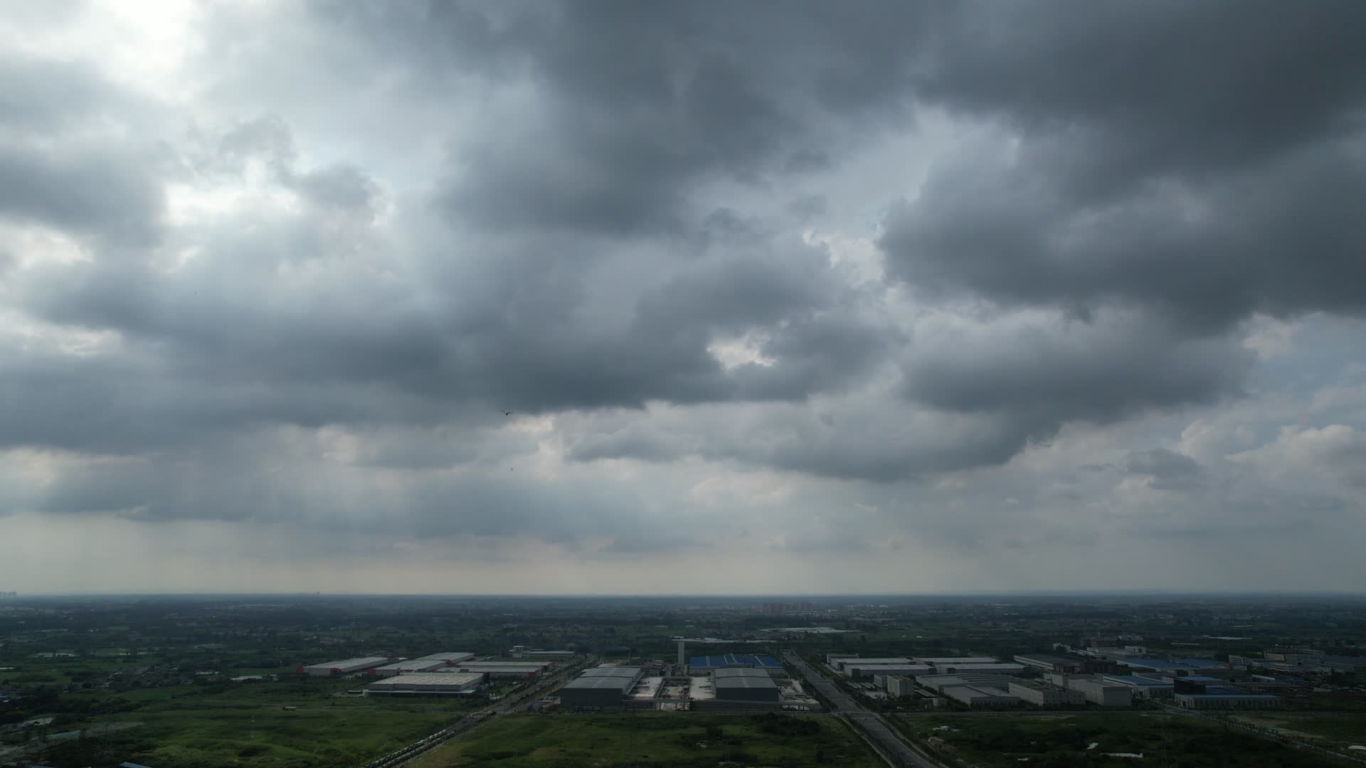 4K航拍自然风景恶劣天气乌云密布视频的预览图