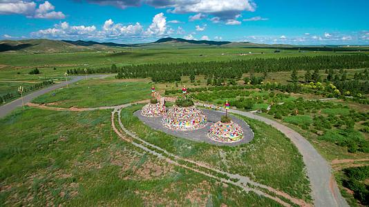 内蒙古草原上祭祀求雨的敖包午后5k超高清航拍视频视频的预览图