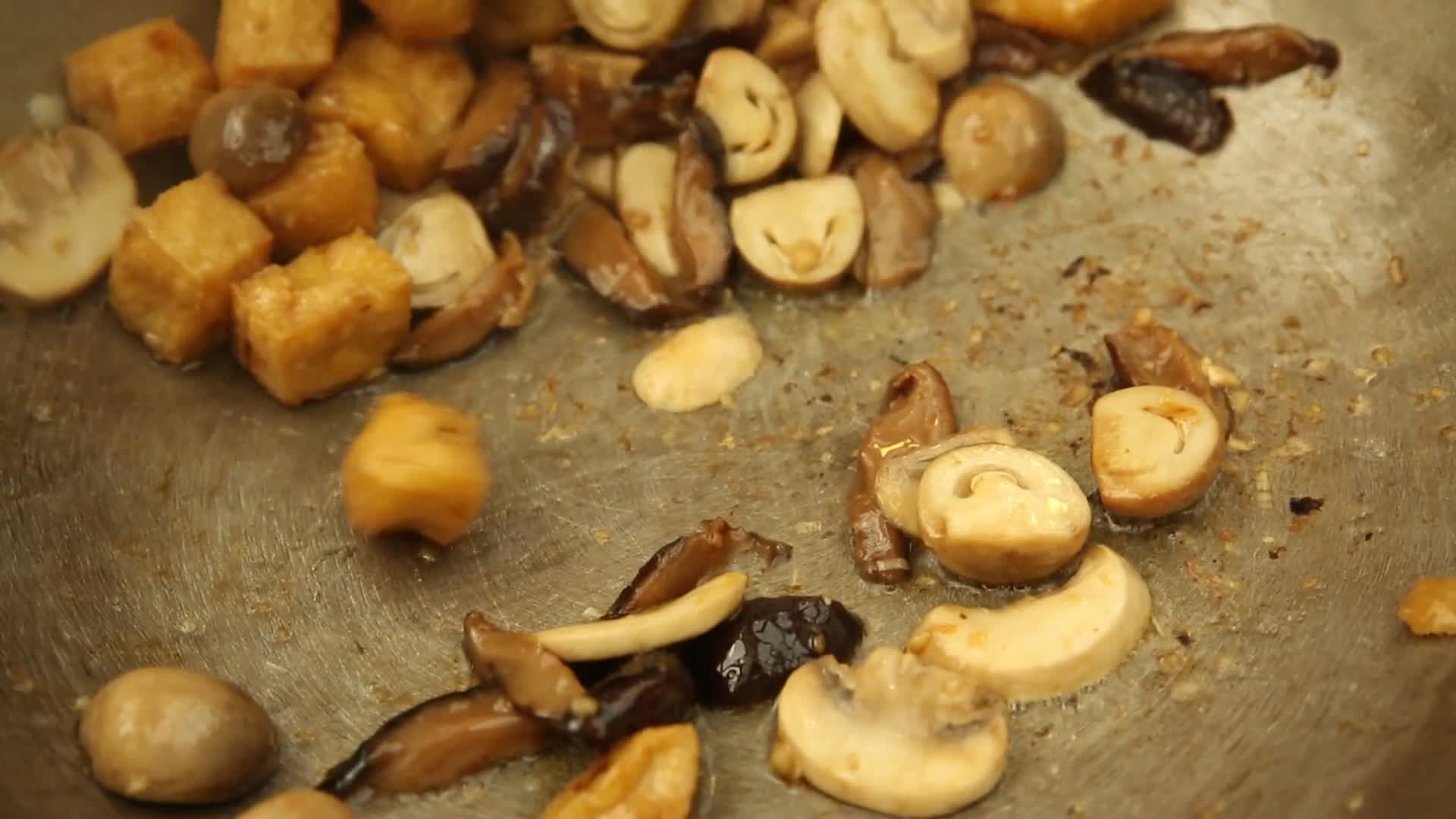 烧四鲜爆炒各种蘑菇视频的预览图